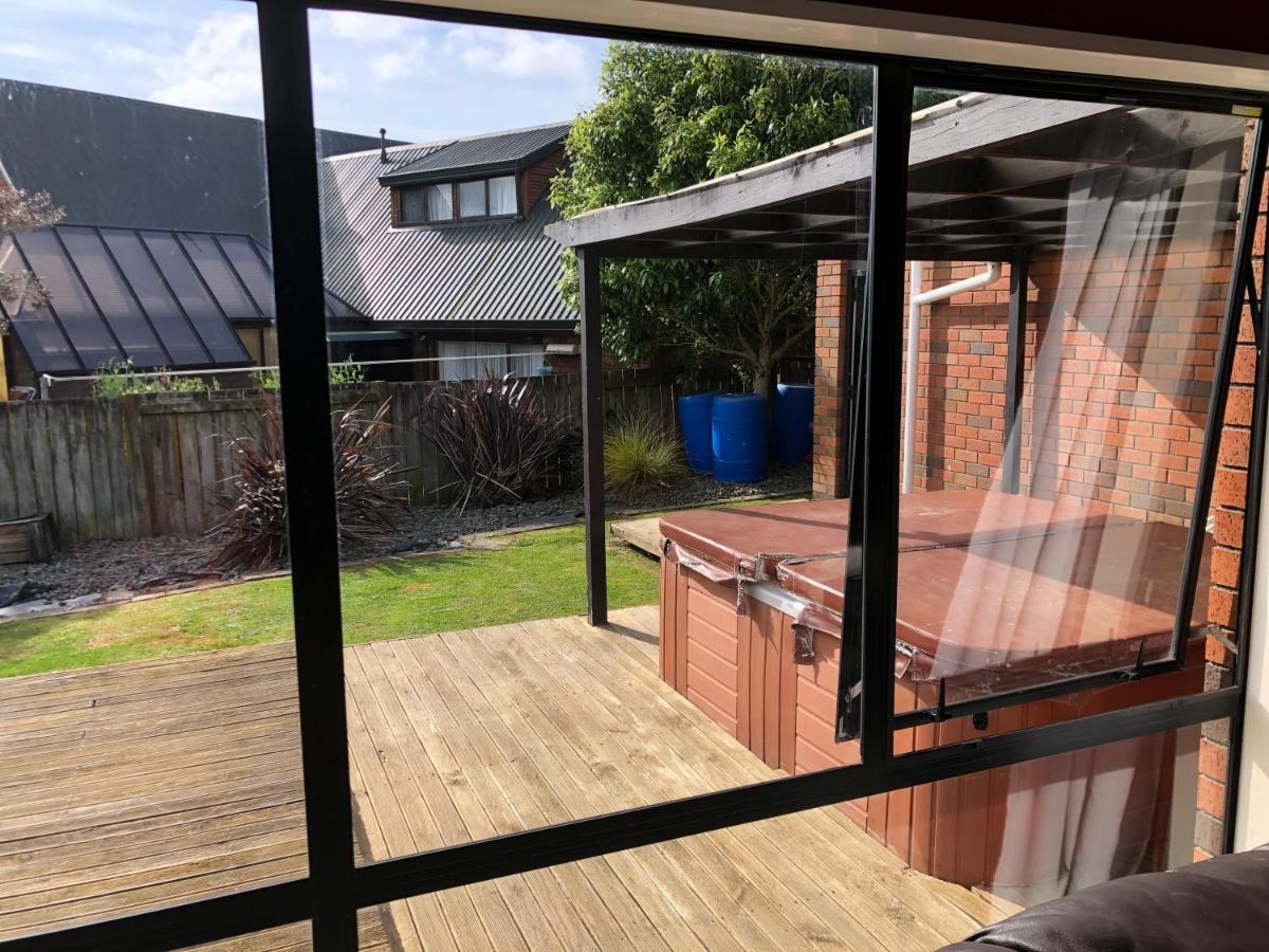 Warm On Waterloo Bed & Breakfast Palmerston North Exterior foto
